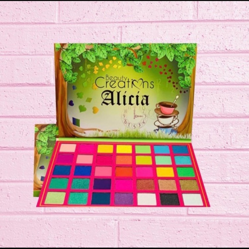 Alice in Wonderland Eye Shadow Palette